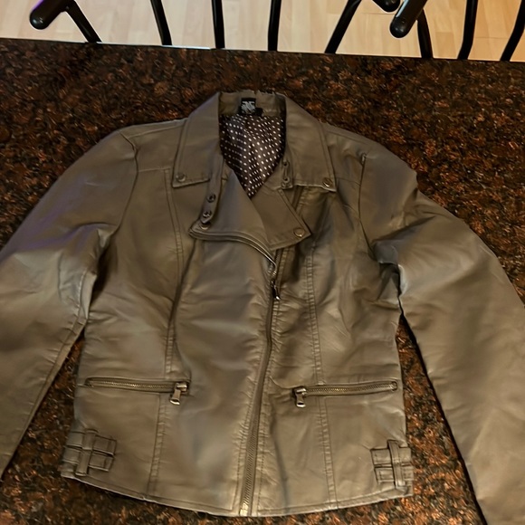 Rue21 Jackets & Blazers - Cute leather jacket